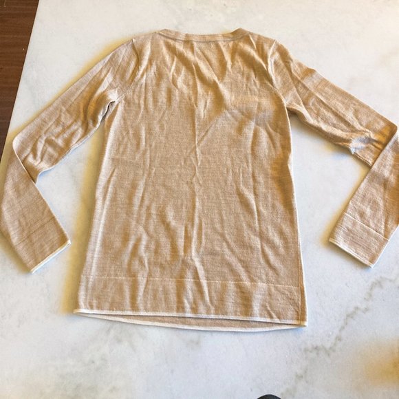 Like new! Club Monaco tan / camel beige v neck Italian Yarn merino wool sweater - Picture 4 of 6